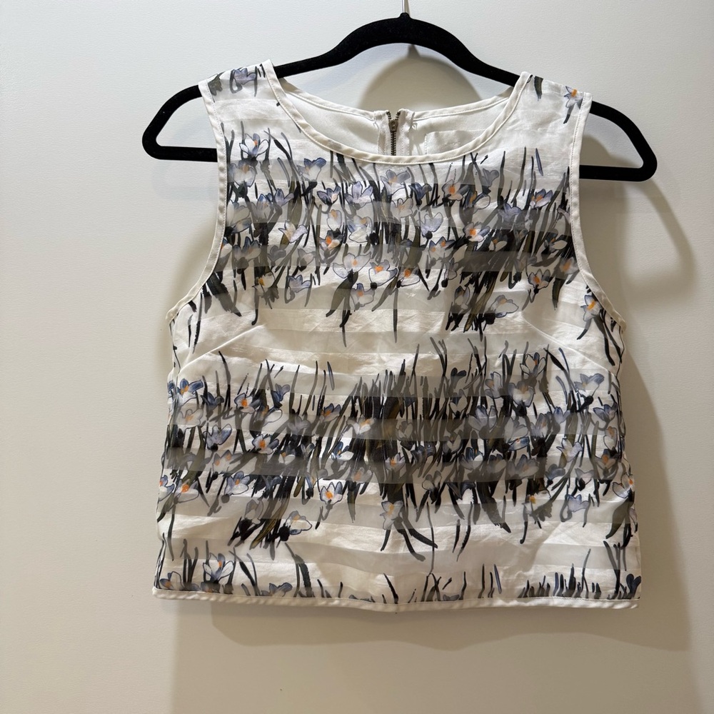 J.O.A. Floral Sleeveless Cropped Blouse - White and Gray